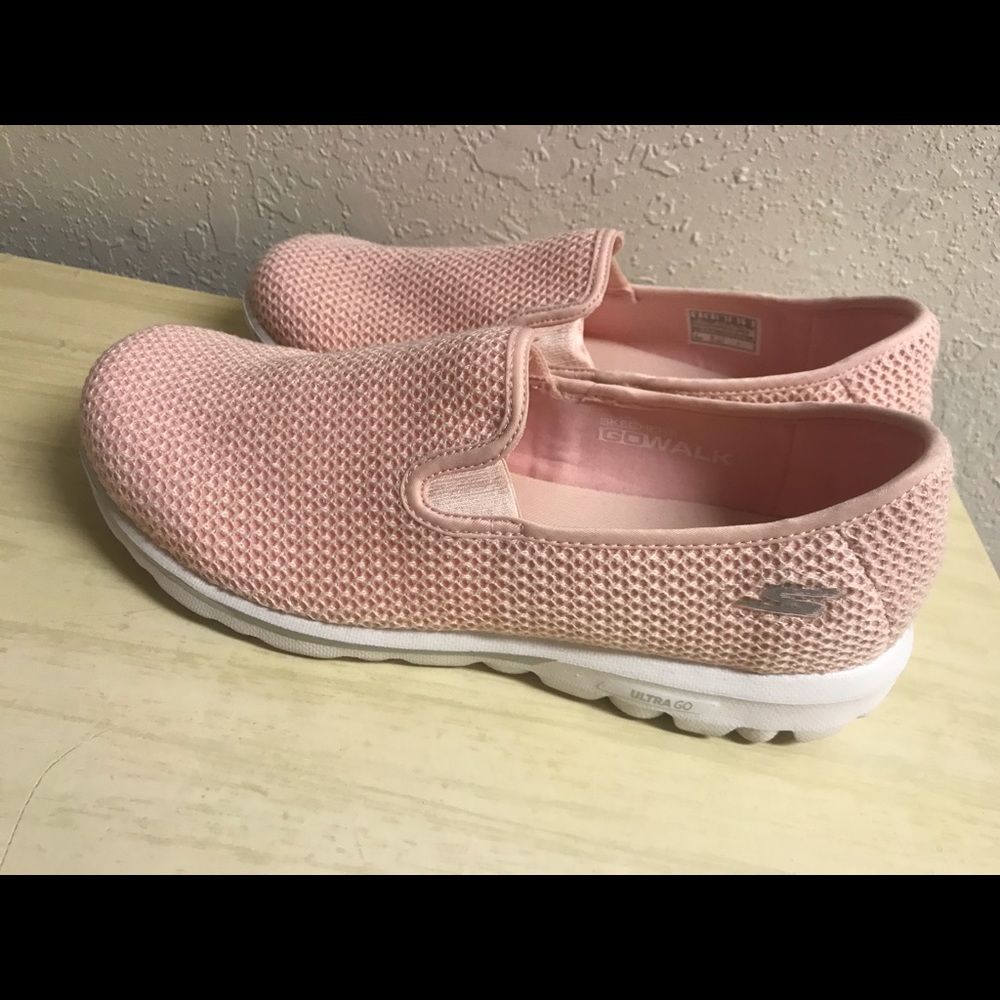 Skechers go walk